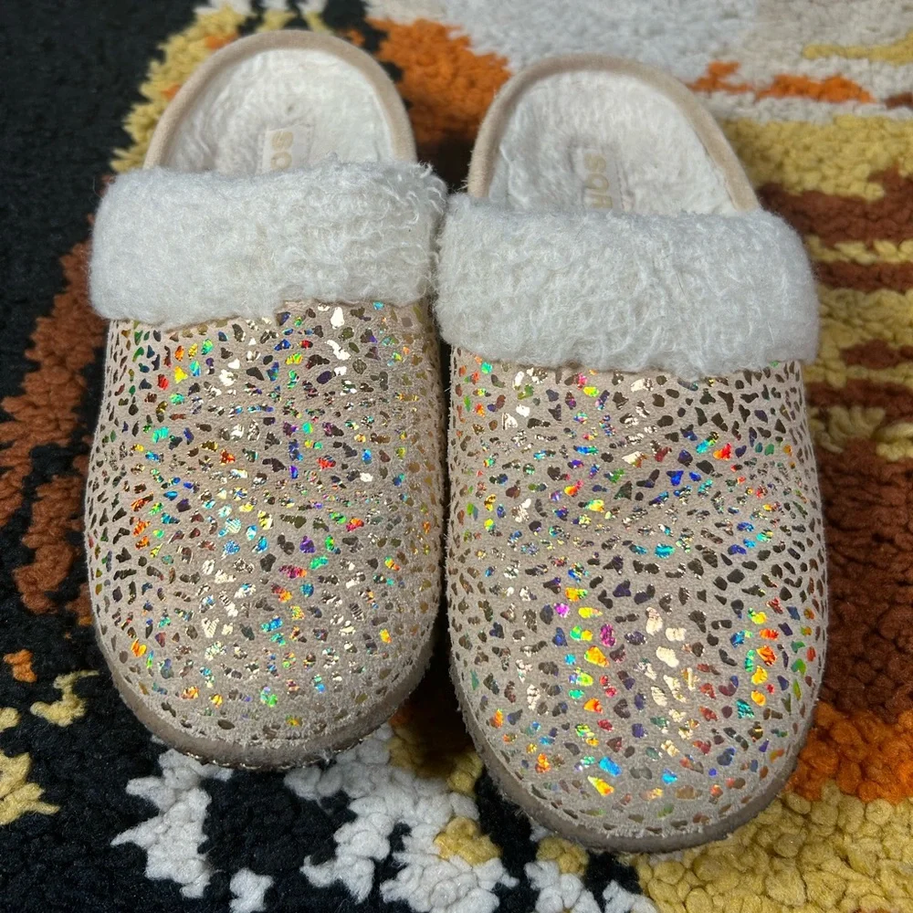 Cutie, kids, SOREL slip ons!!